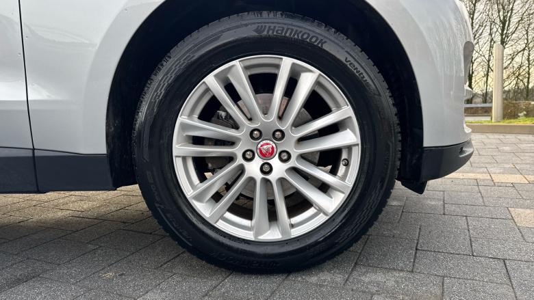 Jaguar F-Pace 2.0d Portfolio 5dr Auto AWD Diesel Estate